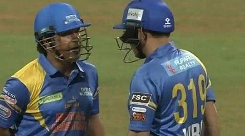 ഞങ്ങളെ 20 ഓവറും ഫീല്‍ഡ് ചെയ്യിച്ചു; വീണ്ടും ഫീല്‍ഡിങ് തെരഞ്ഞെടുത്ത സച്ചിനെതിരെ സെവാഗ് 