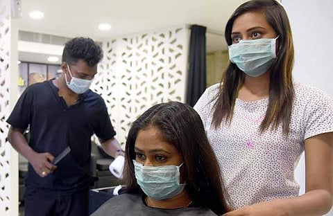 ചെറിയ പനി, ചുമ ഉള്ളവര്‍ വീടുകളില്‍ കഴിഞ്ഞാല്‍ മതി, പനിയും തൊണ്ടവേദനയും ഉള്ളവര്‍ ദിശയുമായി ബന്ധപ്പെടണം; പുതിയ മാര്‍ഗ നിര്‍ദേശങ്ങള്‍