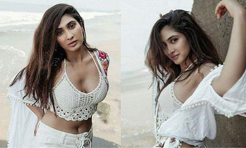 ക്രോപ്പ് ടോപ്പും കുട്ടി നിക്കറും; ദീപ്തി സതിയുടെ ​ഗ്ലാമർ ചിത്രങ്ങൾ വൈറൽ 