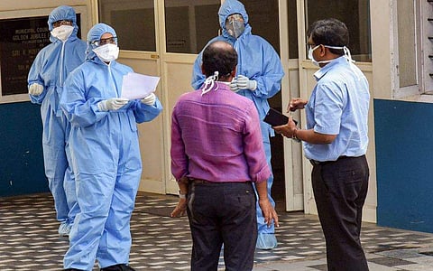 കോവിഡ് ബാധിതനെത്തിയത് രണ്ടിന് ; മൂന്നാറില്‍ അവധിക്കാലം ആഘോഷിച്ചു; കൊച്ചിയിലും തങ്ങി; അതിരപ്പിള്ളിയിലും ചെറുതുരുത്തിയിലുമെത്തി