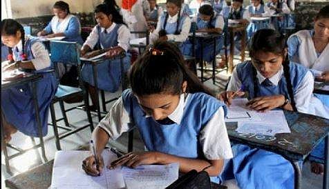 മക്കളെ, സ്കൂൾ അടച്ചെന്ന് കരുതി അത്ര സന്തോഷിക്കേണ്ട; പരീക്ഷ നിങ്ങളെ തേടി വീട്ടിലെത്തും