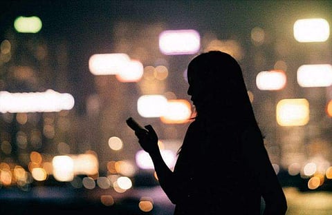 ഹോട്ടലുകൾ കയറിയിറങ്ങിയിട്ടും മുറി കിട്ടിയില്ല, ആളുകൾ മുഖം പൊത്തി മാറി നടന്നു; തിരുവനന്തപുരത്ത് ഒറ്റപ്പെട്ട് വിദേശ വനിത, സഹായമായി പൊലീസ് 