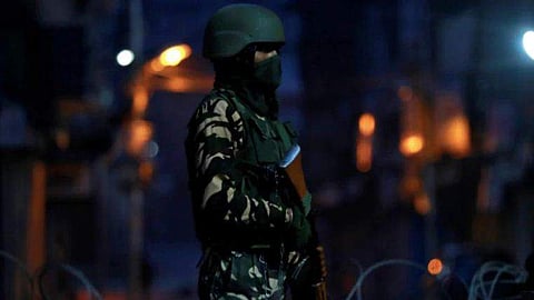 ദിവസവും സ്‌ക്രീനിങ്, കൂട്ടം കൂടരുത് ; തീയേറ്റര്‍, മാള്‍ സന്ദര്‍ശനത്തിനും വിലക്ക്; കോവിഡിനെ 'പ്രതിരോധിക്കാന്‍' കടുത്ത നടപടിയുമായി സൈന്യം