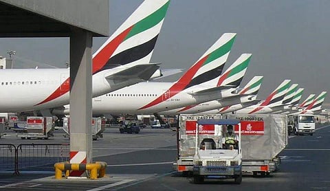 ഇന്ന് ഉച്ച മുതൽ യുഎഇയിൽ പ്രവേശന വിലക്ക്; അവധിക്കെത്തിയവർക്കും, എല്ലാ വിസക്കാർക്കും ബാധകം