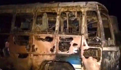 കുമളിയിൽ നിർത്തിയിട്ട സ്വകാര്യ ബസിന് തീപിടിച്ചു; ഉറങ്ങുകയായിരുന്ന ക്ലീനർ മരിച്ചു; ഒഴിവായത് വലിയ അപകടം