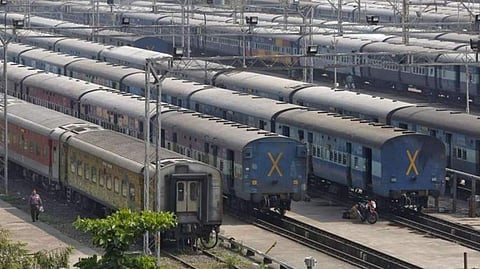 3700 ട്രെയിനുകൾ ഓടില്ല; പാസഞ്ചർ, എക്സ്പ്രസ് വണ്ടികളെല്ലാം റദ്ദാക്കി റെയിൽവേ