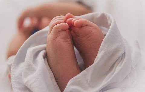 ജനിച്ചത് നാലും പെണ്‍കുട്ടികള്‍, ഒന്‍പത് മാസം പ്രായമുള്ള മകളെ അച്ഛന്‍ വിഷം നല്‍കി കൊന്നു 