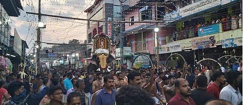 സര്‍ക്കാര്‍ നിര്‍ദേശം ലംഘിച്ച് ഉത്സവം: മലയിന്‍കീഴ് ക്ഷേത്രം ഭാരവാഹികളായ പന്ത്രണ്ടുപേര്‍ അറസ്റ്റില്‍; എട്ട് ആരാധനാലയങ്ങള്‍ക്ക് എതിരെ കേസ്