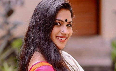 'ജയിലിൽ അടച്ചതുപോലെ കരുതേണ്ട, പോസിറ്റീവായി കാണൂ'; വീട്ടിലിരുന്ന് ഇഷ്ടമുള്ളതെല്ലാം ചെയ്യൂവെന്ന് സ്വാസിക