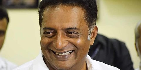 ജോലിക്കാർക്കെല്ലാം മെയ് വരെയുള്ള ശമ്പളം, മൂന്ന് സിനിമകളുടെ ദിവസവേതനക്കാർക്ക് പകുതി പ്രതിഫലവും; മാതൃകയായി പ്രകാശ് രാജ് 