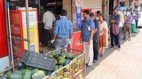 കടകള്‍ തുറന്നോളൂ; ഈ മാര്‍ഗനിര്‍ദേശങ്ങള്‍ നിര്‍ബന്ധമായി പാലിക്കണം, ആരോഗ്യവകുപ്പിന്റെ മുന്നറിയിപ്പ് 