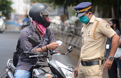 'കല്യാണം വൈകുന്നു'; ലോക്ക് ഡൗണിനിടെ ജോത്സ്യനെ കാണാന്‍ യുവാവ്‌; എത്തേണ്ടിടത്ത് എത്തിച്ച് പൊലീസ്