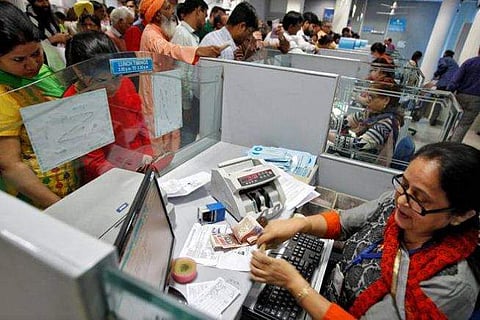 സര്‍ക്കാര്‍ പ്രഖ്യാപിച്ച പാക്കേജുകള്‍ ജനങ്ങളിലെത്തുമോ?; ബാങ്കുകള്‍ അടച്ചിട്ടേക്കുമെന്ന് റിപ്പോര്‍ട്ടുകള്‍