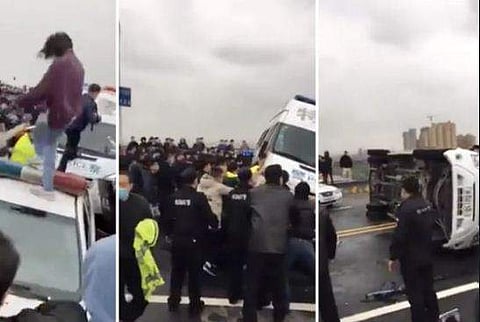 ലോക്ക്ഡൗൺ പിൻവലിച്ചതിന് പിന്നാലെ വുഹാനിൽ സംഘർഷം; പൊലീസും ജനങ്ങളും ഏറ്റുമുട്ടി (വീഡിയോ)