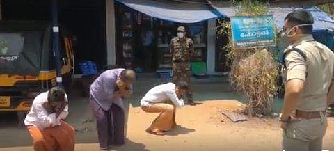 ലോക്ക്ഡൗണ്‍ ലംഘിച്ച് കടയ്ക്ക് മുന്നില്‍ ആള്‍ക്കൂട്ടം; വിളിച്ചുവരുത്തി ഏത്തമിടീച്ച് യതീഷ് ചന്ദ്ര; (വീഡിയോ)