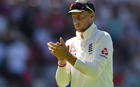 ഇംഗ്ലണ്ട് താരങ്ങള്‍ ആര്‍ക്കും 'കൈ' കൊടുക്കില്ല, മുഷ്ടി ചുരുട്ടി അഭിവാദ്യം പറയും; കാരണമിത്