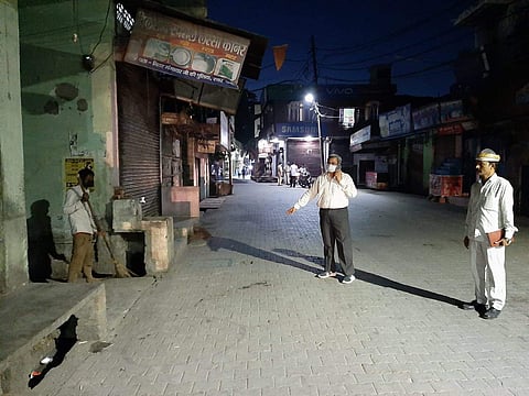 ചൂട് സമോസ ഓർഡർ ചെയ്തു; വീട്ടിലെത്തിച്ച് കലക്ടർ; പിന്നീട് സംഭവിച്ചത്