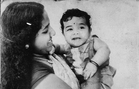 'ഉണ്ണി ആരാരിരോ..., അടക്കി നിര്‍ത്തിയ വിഷമവും വേദനയുമെല്ലാം അണപൊട്ടി, അമ്മേ എന്ന് വിളിച്ച് കരഞ്ഞുപോയി'