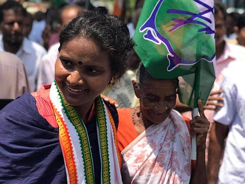 രമ്യ ഹരിദാസ് തെരഞ്ഞെടുപ്പ് പ്രചാരണ വേളയില്‍/ ചിത്രം: ഫെയ്‌സ്ബുക്ക്‌