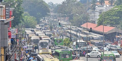 മിന്നല്‍ പണിമുടക്ക്: 140 ജീവനക്കാര്‍ക്ക് കെഎസ്ആര്‍ടിസിയുടെ നോട്ടീസ്; ഏഴ് ദിവസത്തിനുള്ളില്‍ മറുപടി നല്‍കണം