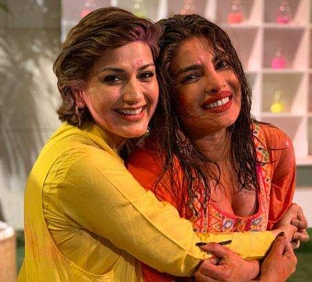 നിറങ്ങളില്‍ നീരാടി ബോളിവുഡ് താരങ്ങള്‍; ഏറ്റെടുത്ത് ആരാധകര്‍ (ചിത്രങ്ങള്‍) 