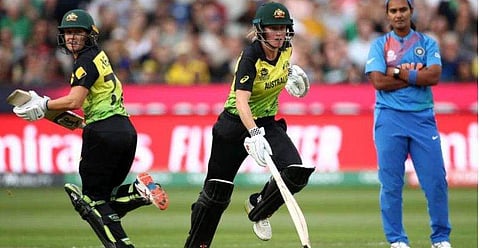 5 സിക്‌സ് പറത്തി ഹീലിയുടെ തച്ചുതകര്‍ക്കല്‍, ഒടുവില്‍ രാധാ യാദവിന്റെ സ്‌ട്രൈക്ക്; മികച്ച സ്‌കോറിലേക്ക് ഓസ്‌ട്രേലിയ