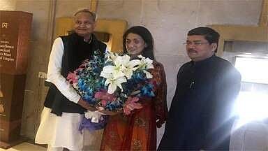 അറുപതാം വയസ്സില്‍ ജീവിത സഖിയെ കണ്ടെത്തി മുകുള്‍ വാസ്‌നിക്; മുതിര്‍ന്ന കോണ്‍ഗ്രസ് നേതാവ് വിവാഹിതനായി