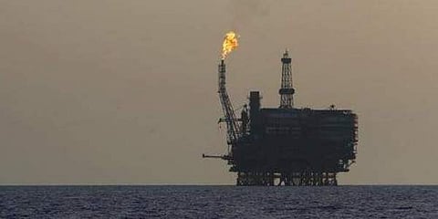 എണ്ണ വില കൂപ്പുകുത്തി, 29 വര്‍ഷത്തെ ഏറ്റവും വലിയ ഇടിവ്, 30 ശതമാനം; കേരളത്തില്‍ രണ്ടാഴ്ചക്കിടെ ഒന്നരരൂപയുടെ കുറവ് 