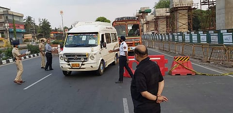 ഐഡന്റിറ്റി കാര്‍ഡ് എവിടെ ?; 'അതിരു വിട്ട' ജാഗ്രത ; അതിര്‍ത്തി കടന്നെത്തി ആഭ്യന്തരമന്ത്രിയെയും 'ക്വസ്റ്റ്യൻ' ചെയ്ത് പൊലീസുകാരന്‍