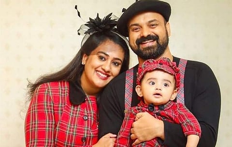 'കിട്ടാവുന്നതിൽ ഏറ്റവും മികച്ച സമ്മാനമാണ് നിന്റെ കയ്യിൽ'; ബെസ്റ്റ് ഹാഫിന് പിറന്നാൾ ആശംസയുമായി ചാക്കോച്ചൻ