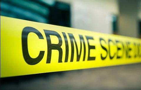 ലോക്ക്ഡൗണിനിടെ റിട്ടയേർഡ് കോളജ് അധ്യാപകന്റെ വീട്ടിൽ അതിക്രമിച്ച് കയറി മൂന്നം​ഗ സംഘം; കാറുകൾ തല്ലിത്തകർത്തു