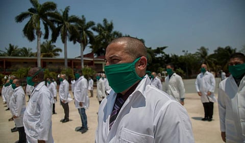 'ഒരു മില്ലി ഉമിനീരീൽ ദശലക്ഷക്കണക്കിന് കോവിഡ് വൈറസുകൾ'; മാസ്കുകൾ മികച്ച പ്രതിരോധ മാർ​ഗമെന്ന് പഠനം