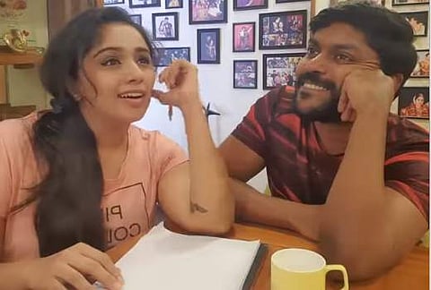 രാവിലെ യോ​ഗ, പിന്നെ ഒരു മണിക്കൂർ പ്രാക്റ്റീസ്; വമ്പൻ പ്ലാനിങ്ങുമായി വിധു പ്രതാപും ദീപ്തിയും, പക്ഷേ സംഭവിച്ചത് ഇങ്ങനെ; വിഡിയോ വൈറൽ