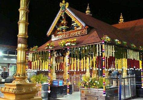 വിഷുക്കണി ദർശനത്തിനും മേടമാസ പൂജകൾക്കുമായി ശബരിമല നട തുറന്നു