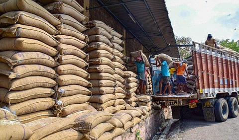 ആശങ്ക വേണ്ട, രാജ്യത്തിന് ആവശ്യമായ മരുന്നും ഭക്ഷ്യധാന്യങ്ങളുമുണ്ട്: മോദി 
