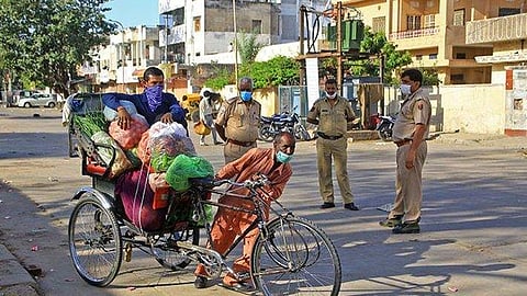 റേഷന്‍ നല്‍കുമ്പോള്‍ വിഐപികള്‍ ചോദിക്കുന്നത്‌ സ്‌ട്രോബറിയും ബ്രൊക്കോളിയും; വിമര്‍ശനവുമായി ബിജെപി കൗണ്‍സിലര്‍