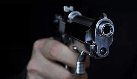 ലുഡോ കളിക്കിടെ ചുമച്ചു; കൊറോണയെന്ന് കളിയാക്കിയതിന് സു​ഹൃത്തിനെ വെടിവച്ച് വീഴ്ത്തി യുവാവ് ഓടി രക്ഷപ്പെട്ടു