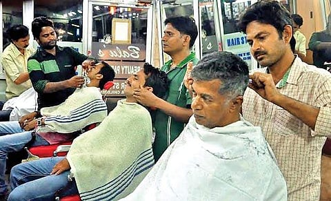 സംസ്ഥാനത്ത് ശനിയും ഞായറും ബാര്‍ബര്‍ ഷോപ്പുകള്‍ തുറക്കാം;ഇരുപതാം തീയതിക്ക് ശേഷം ഇളവ്