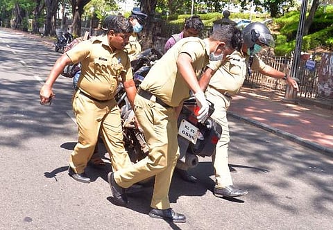 പിഴയടയ്ക്കേണ്ടത് 1000 രൂപ മുതൽ 5000 രൂപ വരെ; പിടിച്ചെടുത്ത വാഹനങ്ങൾ തിരികെ കിട്ടും; ചെയ്യേണ്ടത് ഇങ്ങനെ