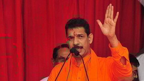 കര്‍ണാടക അതിര്‍ത്തി തുറക്കില്ല; മലയാളികളെ ചികിത്സിക്കാന്‍ കാസര്‍കോട്ട് ആശുപത്രി പണിയണം; പിണറായിയോട് ബിജെപി അധ്യക്ഷന്‍