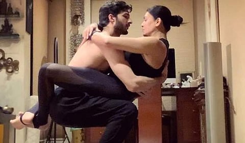 കാമുകനൊപ്പം സുസ്മിതയുടെ യോ​ഗ, ടൂ ഹോട്ടെന്ന് ആരാധകർ; വൈറലായി ചിത്രങ്ങൾ