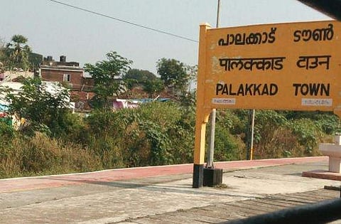പാലക്കാട് നഗരം അടച്ചു, മുന്നറിയിപ്പില്ലാതെ എന്ന് ആക്ഷേപം 