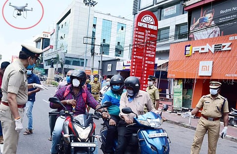 ഇരുചക്ര വാഹനത്തില്‍ ഒരാള്‍, ബാര്‍ബര്‍ ഷോപ്പുകള്‍ തുറക്കില്ല, ഹോട്ടലുകളില്‍ പാഴ്‌സല്‍ മാത്രം ; ഇളവുകളില്‍ തിരുത്തല്‍ വരുത്തി കേരളം