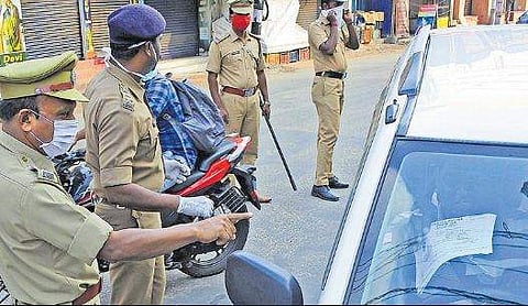 തിരുവനന്തപുരം ന​ഗരത്തിൽ നാളെ മുതൽ കർശന നിയന്ത്രണം; അതിര്‍ത്തികള്‍ പൂര്‍ണമായി അടച്ച് പരിശോധന