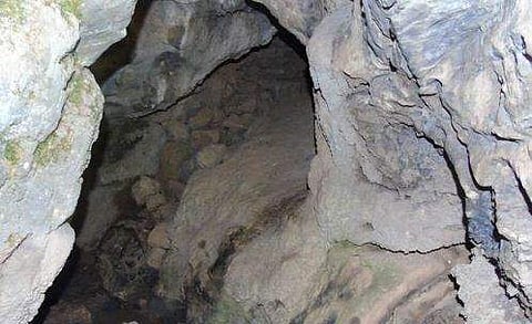 കൈയിലെ പണം തീര്‍ന്നു; ആറ് വിദേശികള്‍ ഒരു മാസം ക്വാറന്റൈനില്‍ കഴിഞ്ഞത് ഗുഹയില്‍!