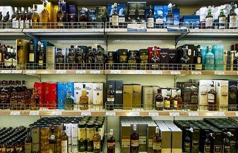 കോവിഡില്ലാത്ത സ്ഥലങ്ങളില്‍ മദ്യ വില്‍പ്പന ആരംഭിക്കണം; ആവശ്യവുമായി മദ്യ നിര്‍മാതാക്കളുടെ സംഘടന