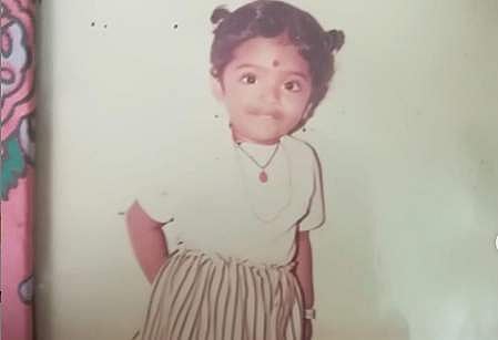 'കാലങ്ങളായി ഒരു മാറ്റവും തട്ടാത്ത ഹെയർ സ്റ്റൈൽ'; മലയാളത്തിലെ ബോൾഡ് ആൻഡ് ബ്യൂട്ടിഫുൾ നായികയുടെ കുട്ടിക്കാലം 