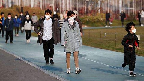 ഒറ്റയ്ക്ക് യാത്ര, ഹോട്ടലിൽ നിന്ന് ഭക്ഷണം കഴിക്കാൻ സ്വന്തം പാത്രം; പൗരൻമാർക്ക് രണ്ട് വർഷത്തേക്കുള്ള മാർ​ഗ നിർദ്ദേശം