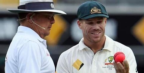 കോവിഡ്‌ ഇഫക്ട്‌; പന്ത്‌ ചുരണ്ടല്‍ നിയമവിധേയമാക്കാന്‍ ഐസിസി, നീക്കം ഉമിനീര്‌ പന്തില്‍ തേക്കുന്നത്‌ ഒഴിവാക്കാന്‍