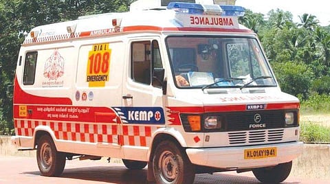 മലപ്പുറത്ത് നിന്ന് 108 ആംബുലന്‍സ് ഡല്‍ഹിക്ക് കൊണ്ടുപോകാന്‍ ശ്രമം; തടഞ്ഞ് തൊഴിലാളികള്‍